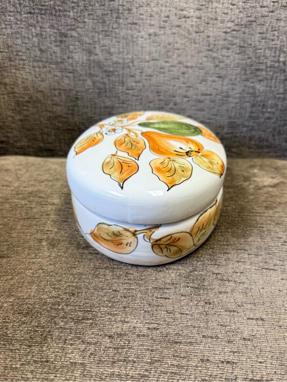 Vintage Hand-Painted Italian Ceramic Large Oval Trinket Box with Fruit Motif - Picture 5 of 10